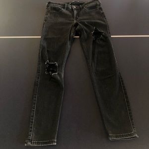 Distressed skinny jeans